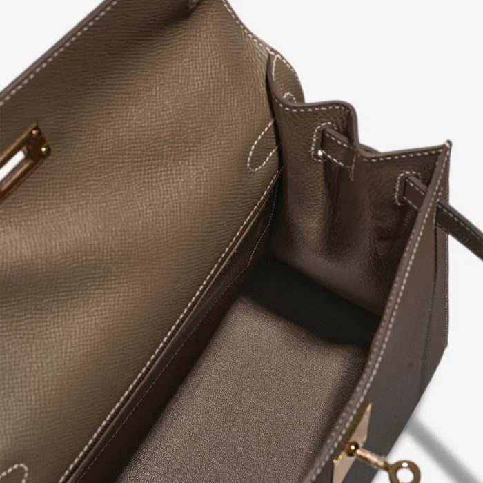 Artisan-Grade Hermès Dupes Kelly 28 Epsom Etoupe GHW - Replica Handbags - Image 5