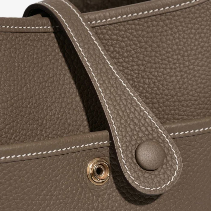 Best Replica Hermès Evelyne 29 Clemence Etoupe GHW - Replica Handbags - Image 6