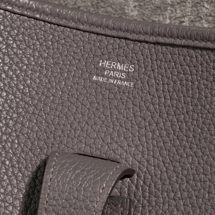 Best Replica Hermès Evelyne 33 Taurillon Clemence Gris etain PHW - Replica Handbags - Image 2