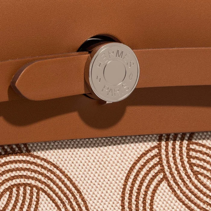 High-End Hermès Inspired Herbag Circuit 24 31 Toile/Vache Hunter Fauve/Ecru PHW - Direct Luxury Fashion - Image 6