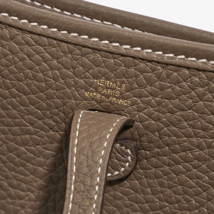 Mirror Quality Hermès Replicas Evelyne 16 Taurillon Clemence Etoupe/Bleu Indigo GHW - DLF - Image 2