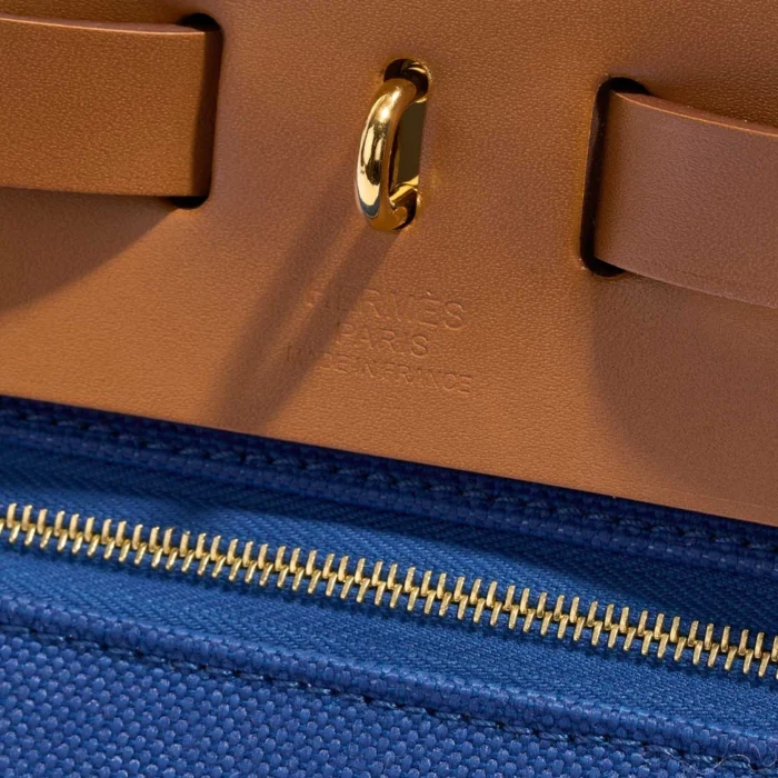 Mirror Quality Hermès Replicas Herbag 31 Vache Hunter/Toile Fauve/Bleu de France GHW - DLF - Image 5