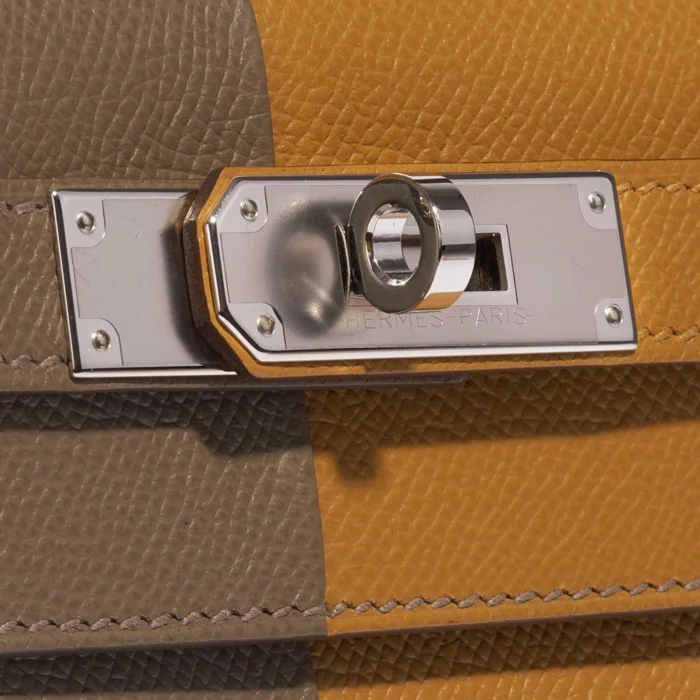 Mirror Quality Hermès Replicas Kelly 28 Epsom Etoupe/Sesame/Blue Indigo PHW - DLF - Image 7