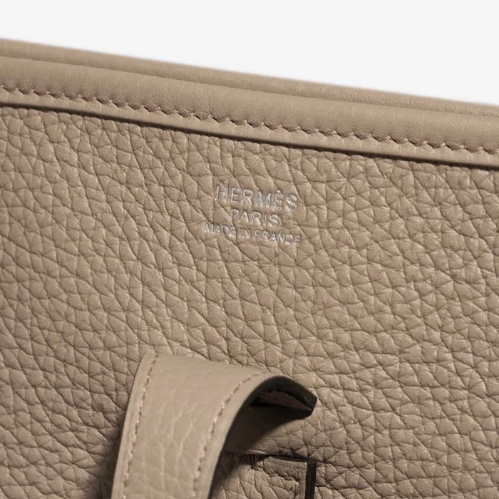Premium Hermès Replica Evelyne 29 Taurillon Clemence Trench PHW - Direct Luxury Fashion - Image 2