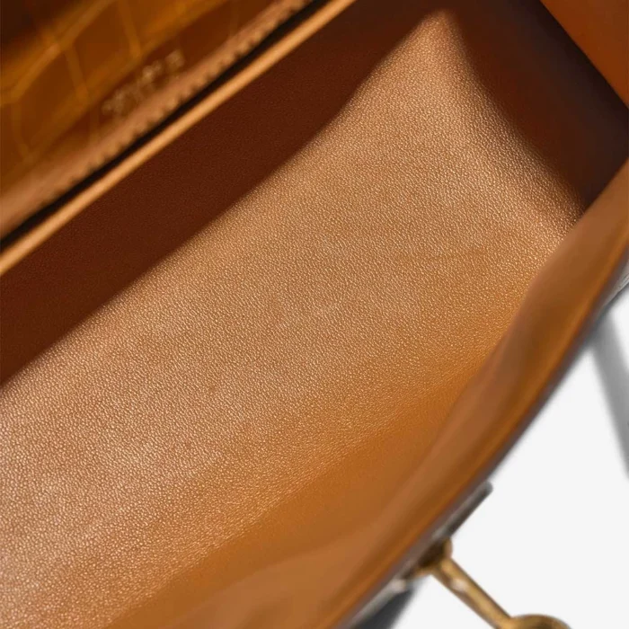 Premium Hermès Replica Kelly Pochette Alligator Mississippiensis Tabac Camel GHW - Direct Luxury Fashion - Image 5